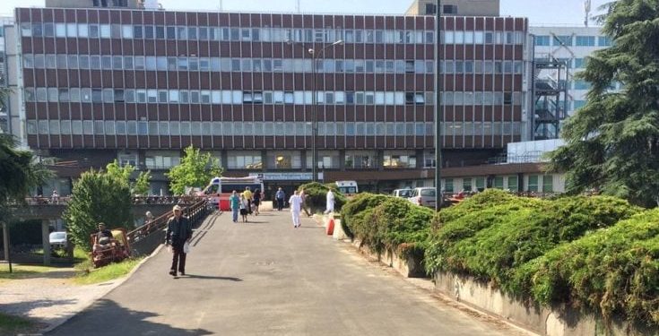 Pegognaga: cade da un carrello elevatore, grave un 66enne