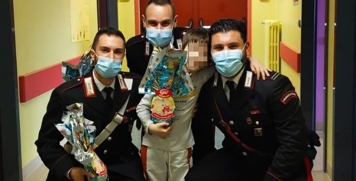 Per i piccoli dell’ospedale di Pieve le uova di Pasqua dei carabinieri