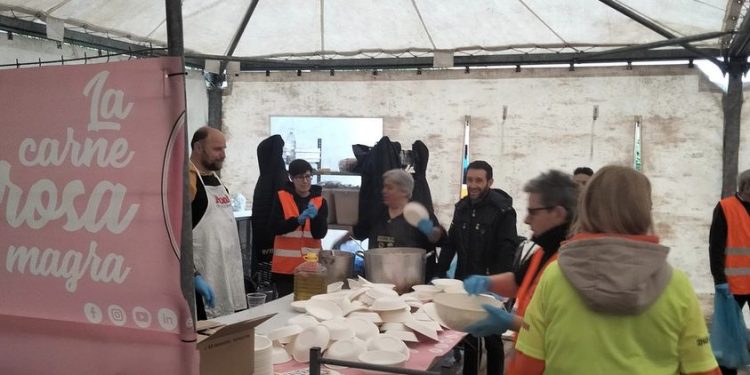 Dona la tua spesa: raccolte 657 confezioni di generi alimentari