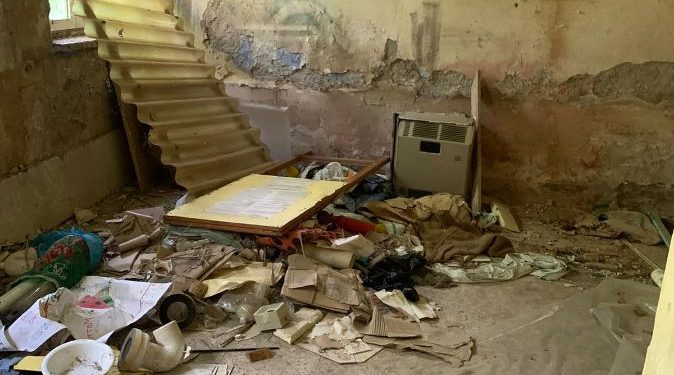 Ex casello idraulico a Ostiglia: degrado e vandali in azione