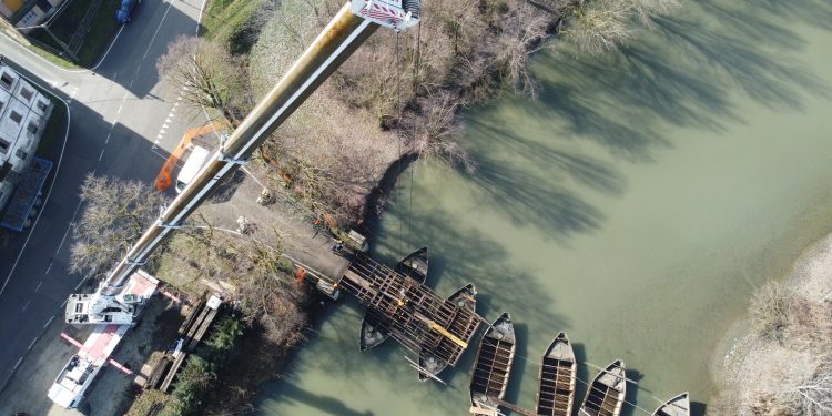 Partito lo smontaggio del ponte di barche di Commessaggio